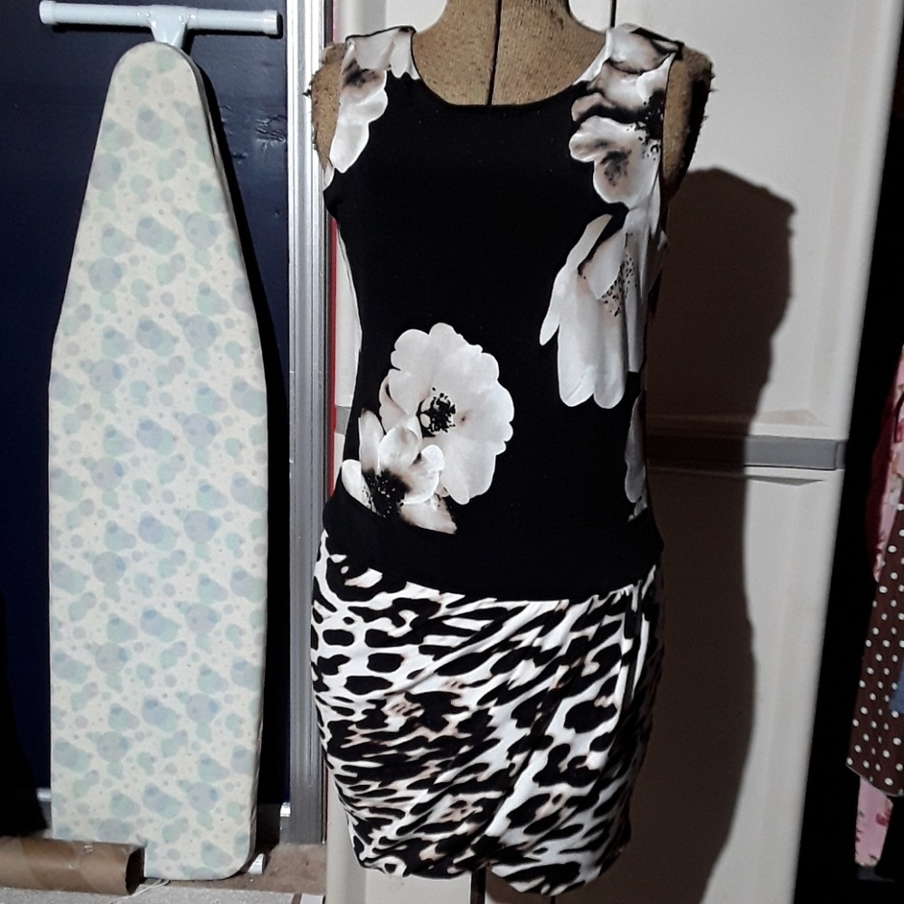 New York and Co floral and leopard print d…